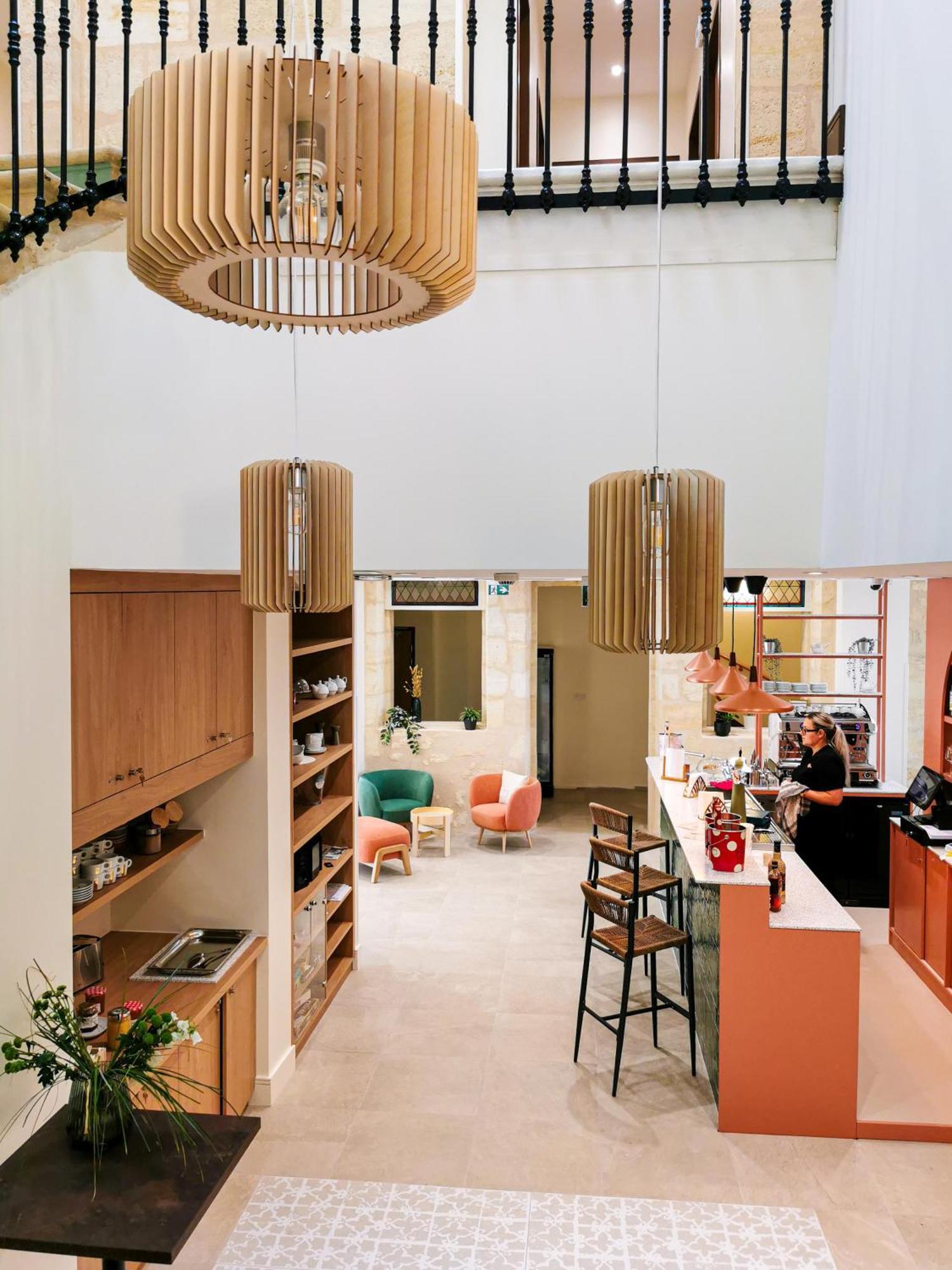 Bloom Hostel Bar & Garden 波尔多 外观 照片