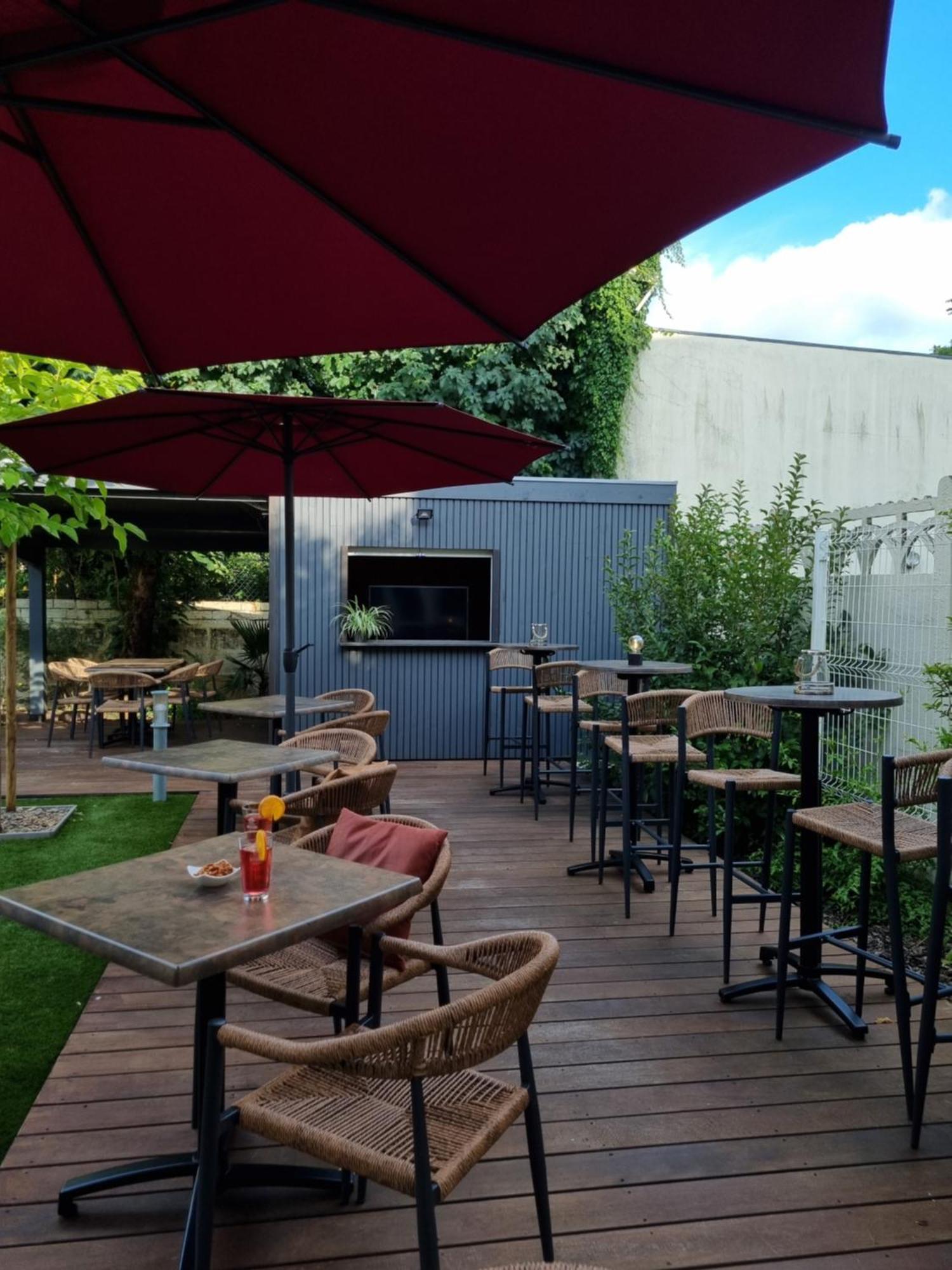 Bloom Hostel Bar & Garden 波尔多 外观 照片