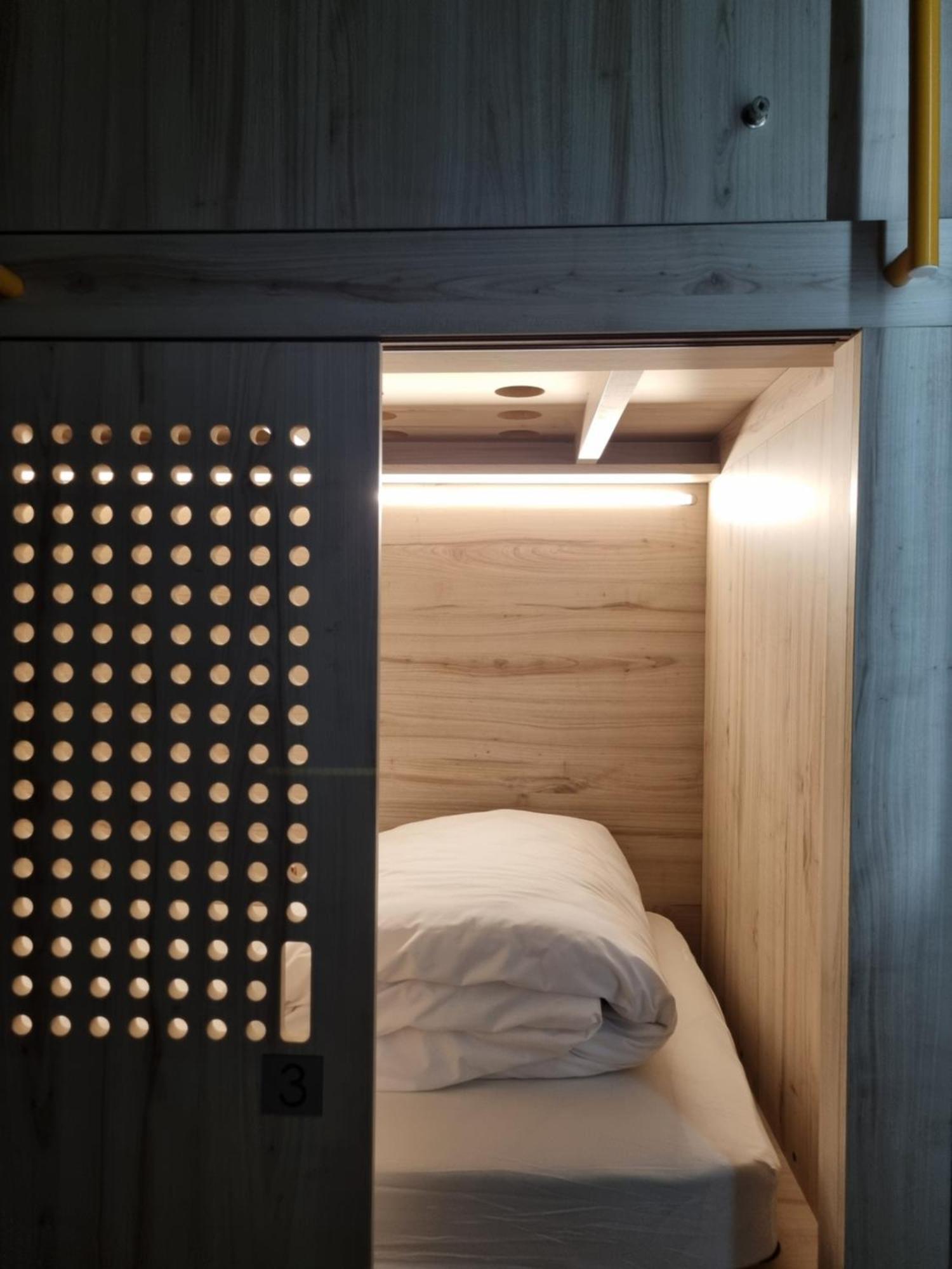 Bloom Hostel Bar & Garden 波尔多 外观 照片